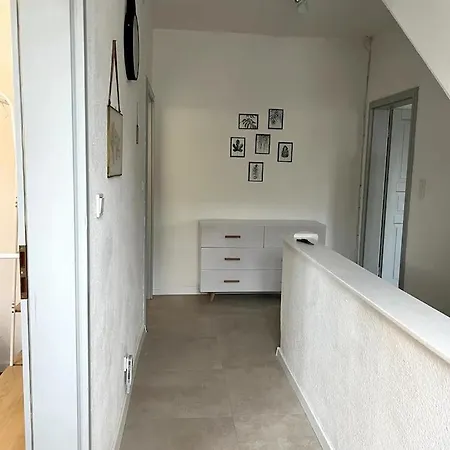 Mit Gemuetlichen Freisitz Fuer Bis Zu 10personen 度假居 *